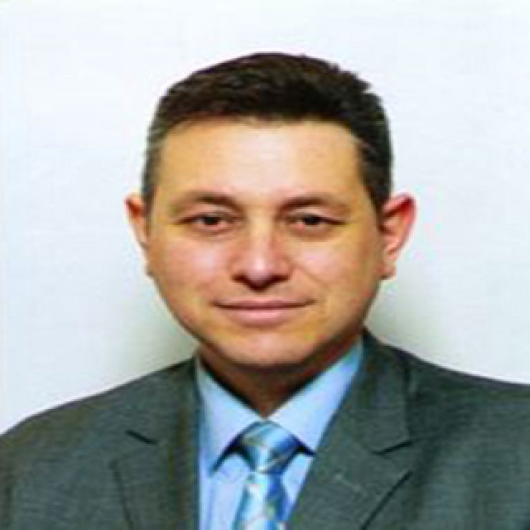 Laureato in Economia e Commercio e specializzato in “ Diritto Penale dell’Impresa” presso la facoltà di Giurisprudenza dell’Università degli Studi di Bari.
